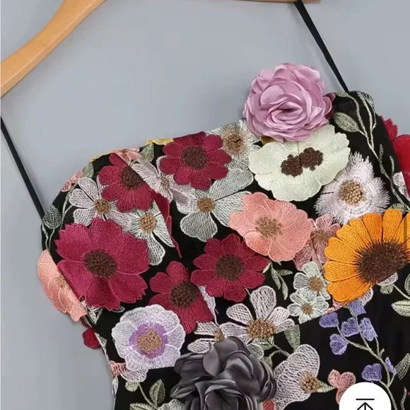 Elegant Floral Strapless Dress - Picture 4 of 4